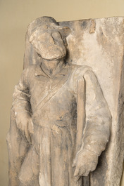 Een paar Franse stenen reli&euml;fs met een man en een vrouw, Loire vallei, eind 16e eeuw