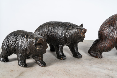 A collection of polychrome wooden models of bears, 20th C.