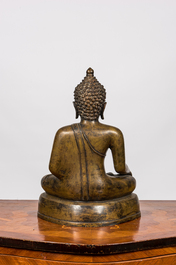 Een gepatineerde bronzen figuur van een zittende Boeddha, Birma, 19/20e eeuw