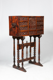 Een Spaans houten 'bargue&ntilde;o' kabinet op voet in 16de-eeuwse stijl, 19e eeuw
