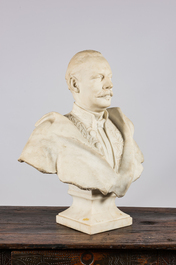 Marochelli (19/20e &egrave;me): Buste en marbre blanc d'un gentilhomme, dat&eacute; 1908