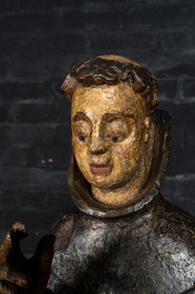 Een Indo-Portugese polychrome houten figuur van Sint-Antonius van Padua, eind 17e eeuw