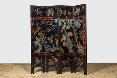 A Chinese lacquered four-part folding screen with a narrative 'palace' scene, 19/20th C.