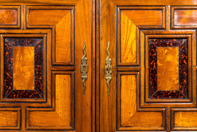 A cabinet on foot in various woods inlaid with faux tortoiseshell, 20th C.