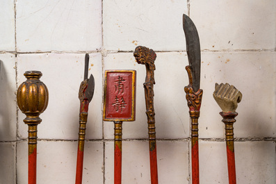 Collection vari&eacute;e de pi&egrave;ces en bois sculpt&eacute;, Chine, 19/20&egrave;me