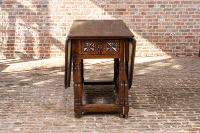 A Spanish wooden double gate leg table, 17th C.