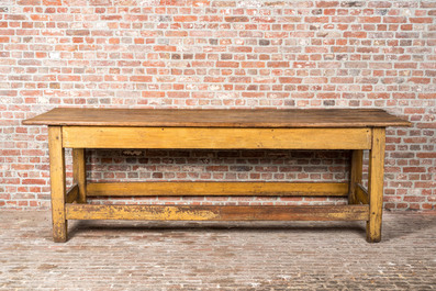 A long working table from a textile workshop in painted pine, 19/20th C.