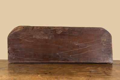 Een notenhouten reli&euml;f met voorstelling van drie hoofdzonden, 17e eeuw