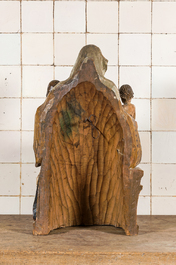 Sainte Anne trinitaire &agrave; grenade en bois sculpt&eacute; et polychrom&eacute;, 17&egrave;me