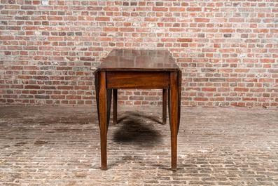 An oval English mahogany drop leaf table, 19th C.