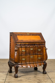 Een Hollandse koloniale houten secretaire, 19e eeuw