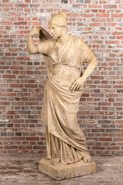 Een grote gepatineerde terracotta figuur van Diana, 19/20e eeuw