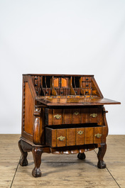 Een Hollandse koloniale houten secretaire, 19e eeuw
