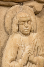 Relief en marbre sculpt&eacute; &agrave; d&eacute;cor du Christ au Golgotha, 17&egrave;me