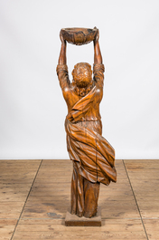 Une jardini&egrave;re en tilleul port&eacute;e par une figure sculpt&eacute;e, 19&egrave;me