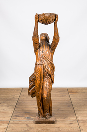 Une jardini&egrave;re en tilleul port&eacute;e par une figure sculpt&eacute;e, 19&egrave;me