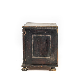 An ebonised and inlaid wooden cabinet, 19th C.