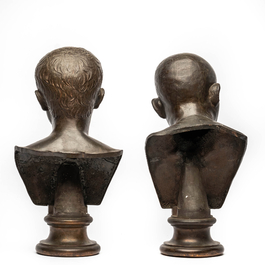 Een paar bronsgepatineerde koperen mannenbustes naar antieke voorbeelden, wellicht Itali&euml;, 19/20e eeuw