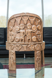 A pair of African carved wooden chairs in Eket-style, 20th C.