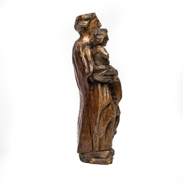 Een polychrome eikenhouten figuur van de Madonna met Kind, 17e eeuw