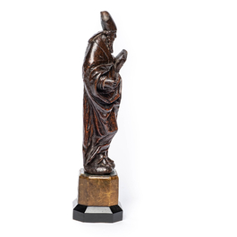 Saint &eacute;v&ecirc;que en ch&ecirc;ne sculpt&eacute;, 17&egrave;me