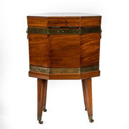 An octagonal mahogany box on four mobile feet, 19th C.