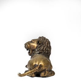 A patinated bronze reclining lion, 20th C.