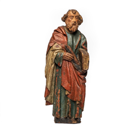 Een polychrome houten sculptuur van een apostel, 17e eeuw