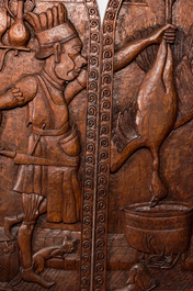 Een paar imposante houten troonzetels met reli&euml;fdecor, 20e eeuw