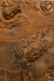 Een eikenhouten reli&euml;f met een liggende Christus omgeven door engelen, 17e eeuw of later