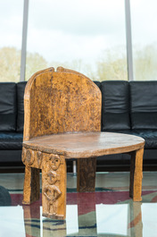 A pair of African carved wooden chairs in Eket-style, 20th C.