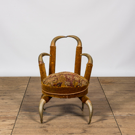 Een stoel gevormd door koehorens, 19e eeuw