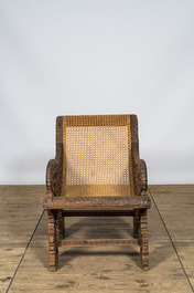 Un fauteuil de style coloniale en ch&ecirc;ne ajour&eacute; et cannage, 19/20&egrave;me