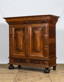 An oak wooden burl wood veneered cupboard, 18th C.