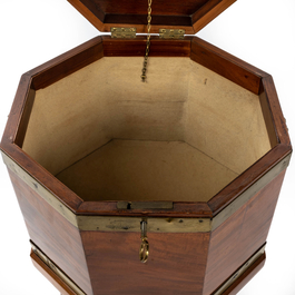 An octagonal mahogany box on four mobile feet, 19th C.