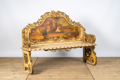 Banc en bois polychrome et dor&eacute; &agrave; d&eacute;cor de volailles dans un paysage, Italie, 19&egrave;me