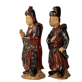 Paire de grands gardiens de temple en bois sculpt&eacute;, Chine, 19&egrave;me
