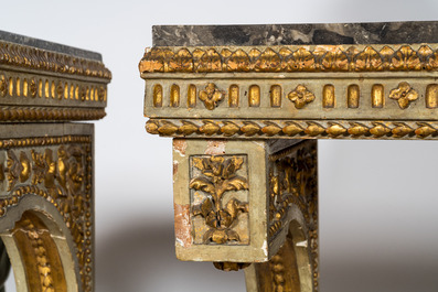 Paire de consoles en bois dor&eacute; et patin&eacute; avec le dessus en marbre, France, 19&egrave;me