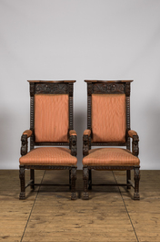Een paar eikenhouten fauteuils en vier dito stoelen in historiserende stijl, 19/20e eeuw