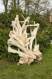 Tr&ocirc;ne impressionnant fait de racines d'arbres, 20&egrave;me si&egrave;cle