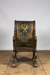 Fauteuil d'apparat en bois polychrome &agrave; d&eacute;cor d'un aigle, Russie, 19&egrave;me