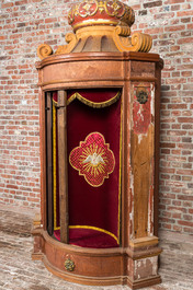 Un dais en bois dor&eacute; et polychrome &agrave; int&eacute;rieur de man&egrave;ge, 19&egrave;me