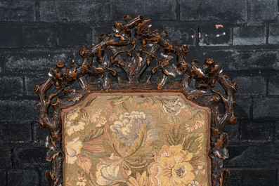 Een houten armstoel met decor van eikels en eikenbladeren, Zwarte Woud, 19e eeuw