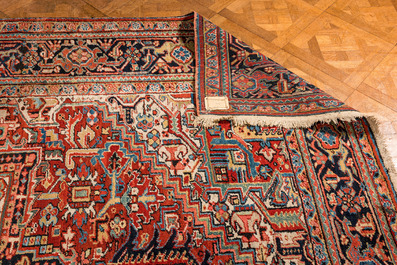 A large rectangular ornamental Heriz rug, 19/20th C.