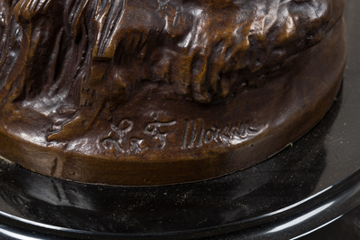 L.F. Moreau (19/20e eeuw): Visser, gepatineerd brons op een zwarte marmeren voet