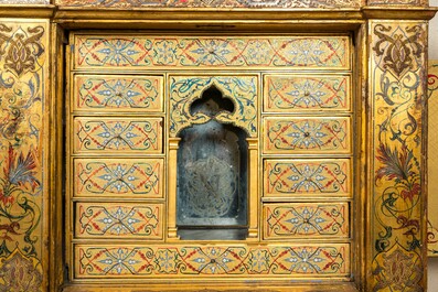 Cabinet de table en bois peint et dor&eacute; de style orientaliste, Italie, 19&egrave;me