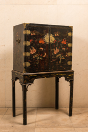 An English lacquered and painted chinoiserie cabinet on stand, 19th C.
