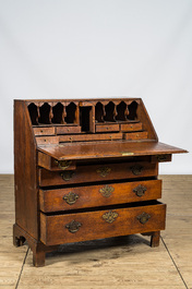 An English oak wooden secretaire, 18th C.