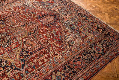 A large rectangular ornamental Heriz rug, 19/20th C.