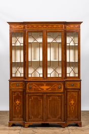 Een Engelse neoclassicistische mahoniehouten bibliotheekkast-secretaire met marqueterie, 19/20e eeuw